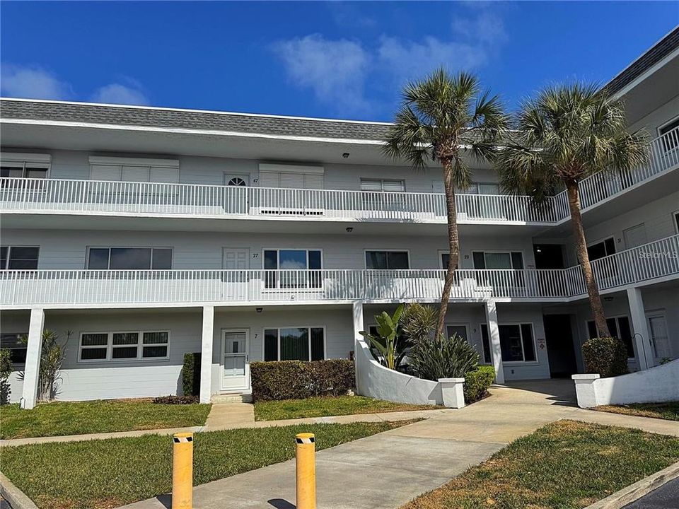 Под контрактом: $1,895 (2 спален, 2 ванн, 1400 Квадратных фут)