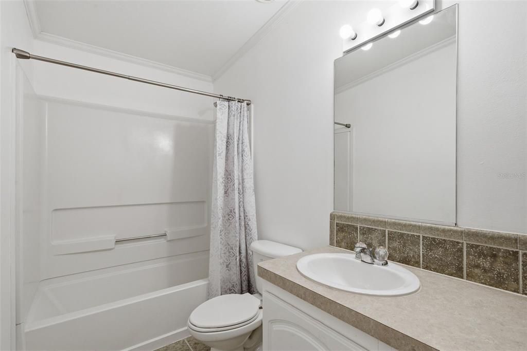 На продажу: $299,000 (4 спален, 2 ванн, 1800 Квадратных фут)