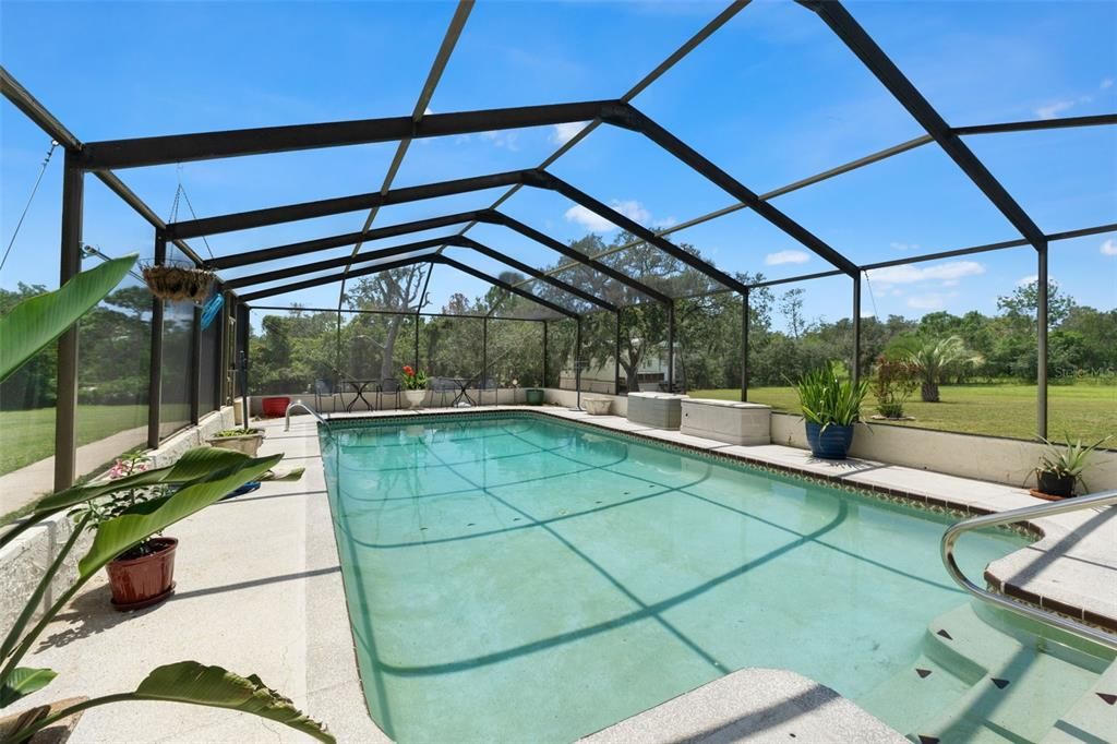 For Sale: $515,000 (5 beds, 3 baths, 1948 Square Feet)