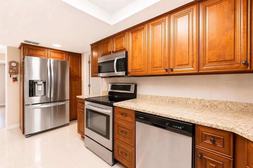 For Sale: $515,000 (5 beds, 3 baths, 1948 Square Feet)