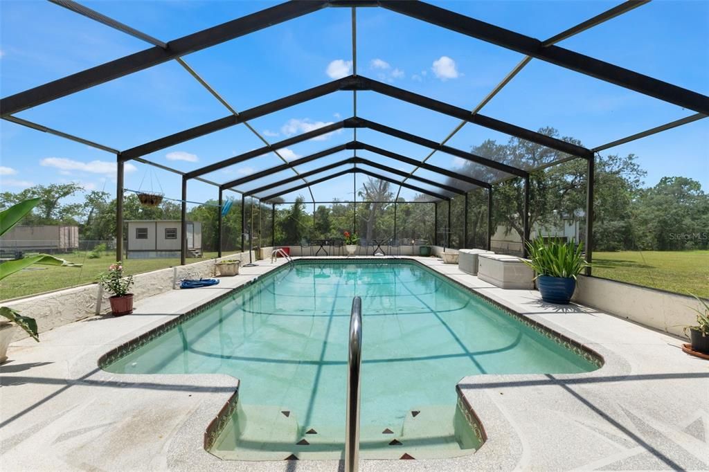 For Sale: $515,000 (5 beds, 3 baths, 1948 Square Feet)
