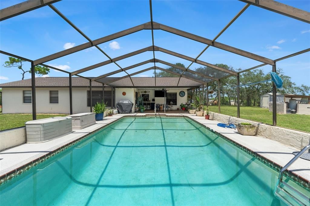 For Sale: $515,000 (5 beds, 3 baths, 1948 Square Feet)