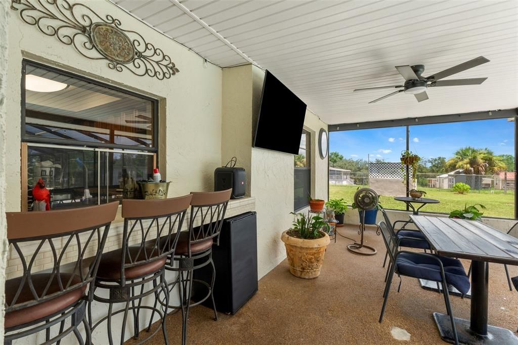 For Sale: $515,000 (5 beds, 3 baths, 1948 Square Feet)