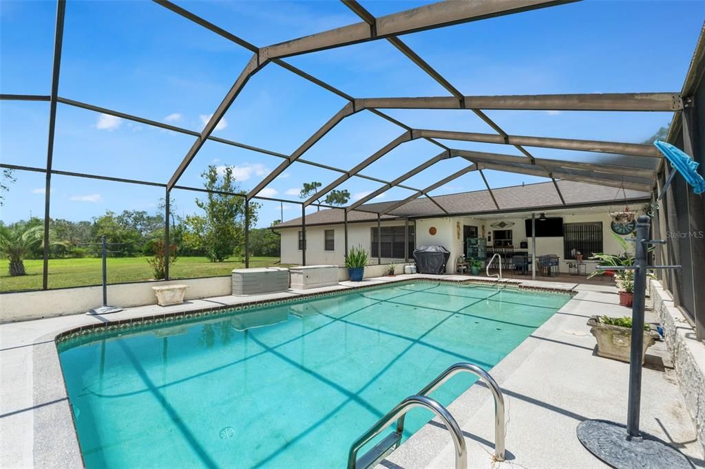 For Sale: $515,000 (5 beds, 3 baths, 1948 Square Feet)