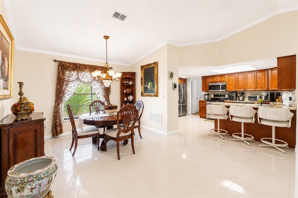 For Sale: $515,000 (5 beds, 3 baths, 1948 Square Feet)