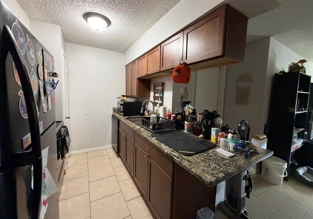 На продажу: $129,900 (2 спален, 2 ванн, 918 Квадратных фут)