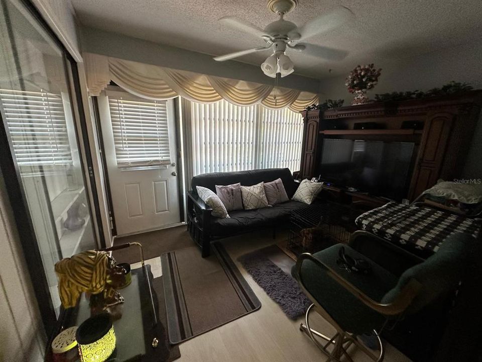 На продажу: $155,000 (2 спален, 2 ванн, 1150 Квадратных фут)