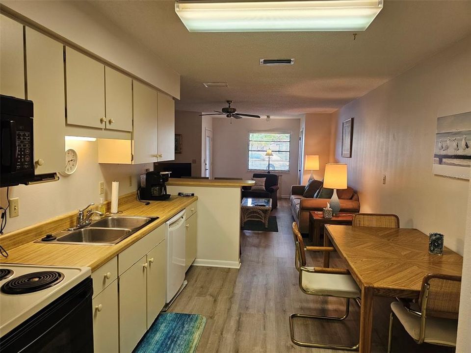 В аренду: $2,900 (2 спален, 2 ванн, 1044 Квадратных фут)