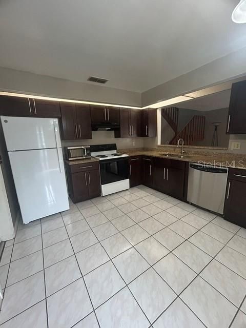 В аренду: $1,695 (2 спален, 1 ванн, 1061 Квадратных фут)
