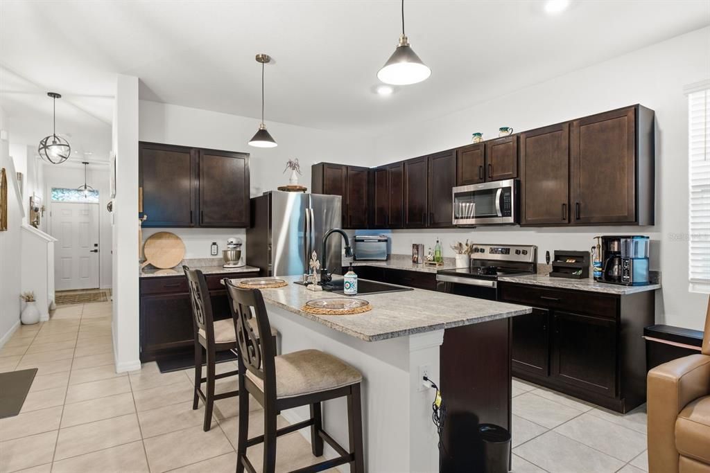 В аренду: $2,595 (3 спален, 2 ванн, 1758 Квадратных фут)