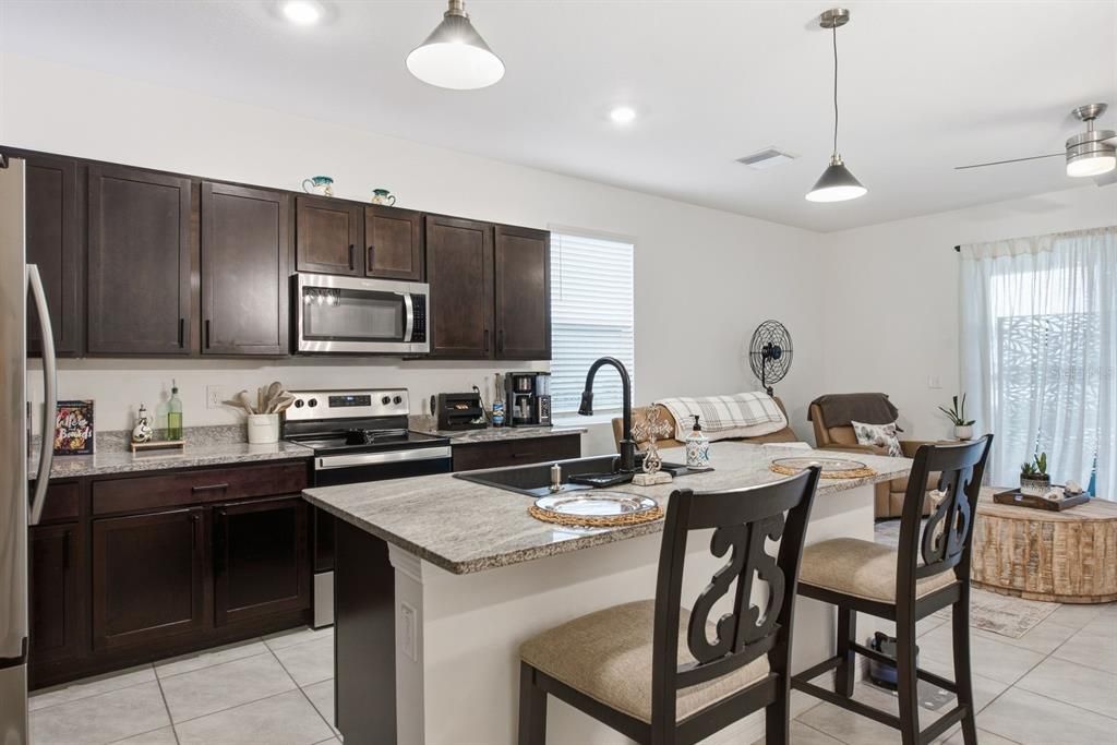 В аренду: $2,595 (3 спален, 2 ванн, 1758 Квадратных фут)