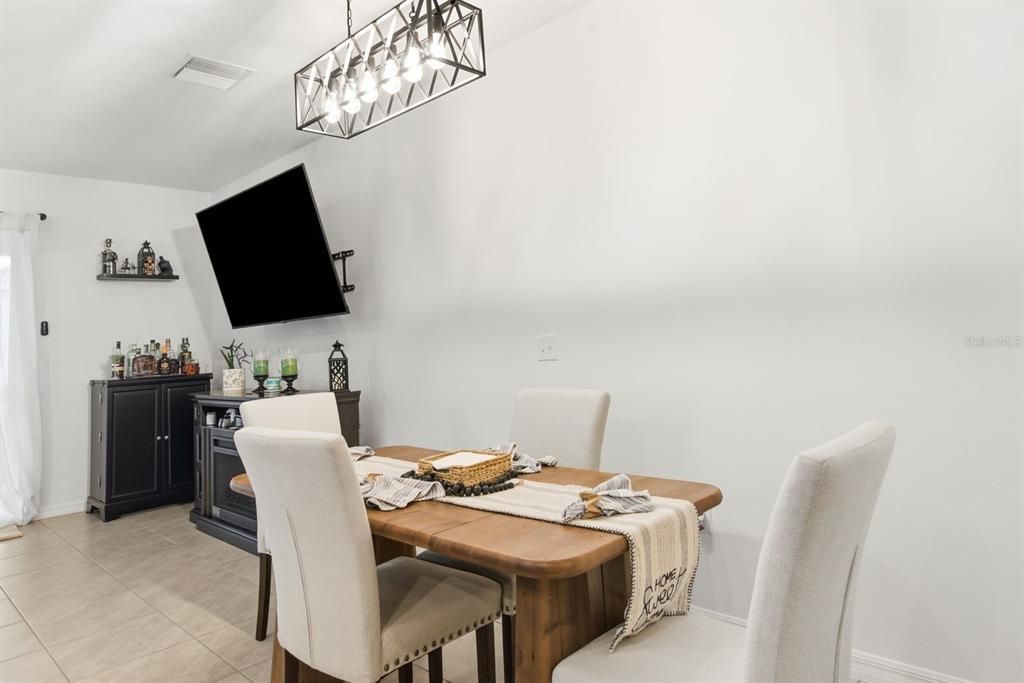 В аренду: $2,595 (3 спален, 2 ванн, 1758 Квадратных фут)
