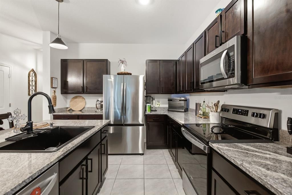 В аренду: $2,595 (3 спален, 2 ванн, 1758 Квадратных фут)