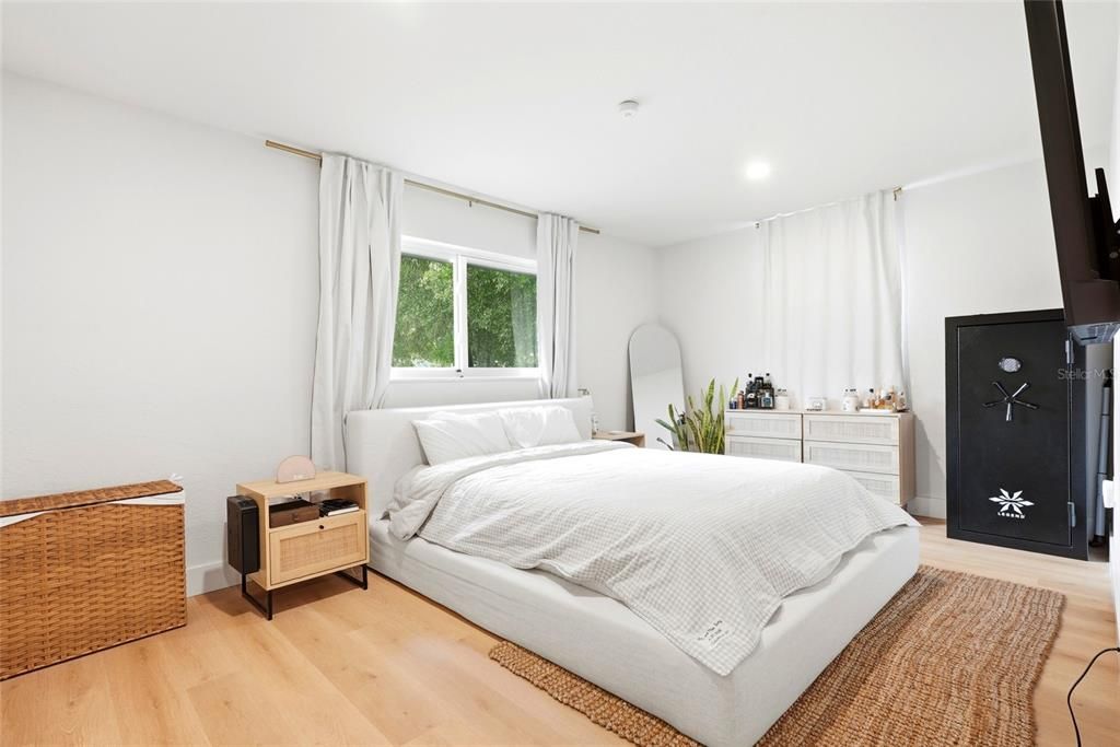 На продажу: $460,000 (2 спален, 2 ванн, 1075 Квадратных фут)