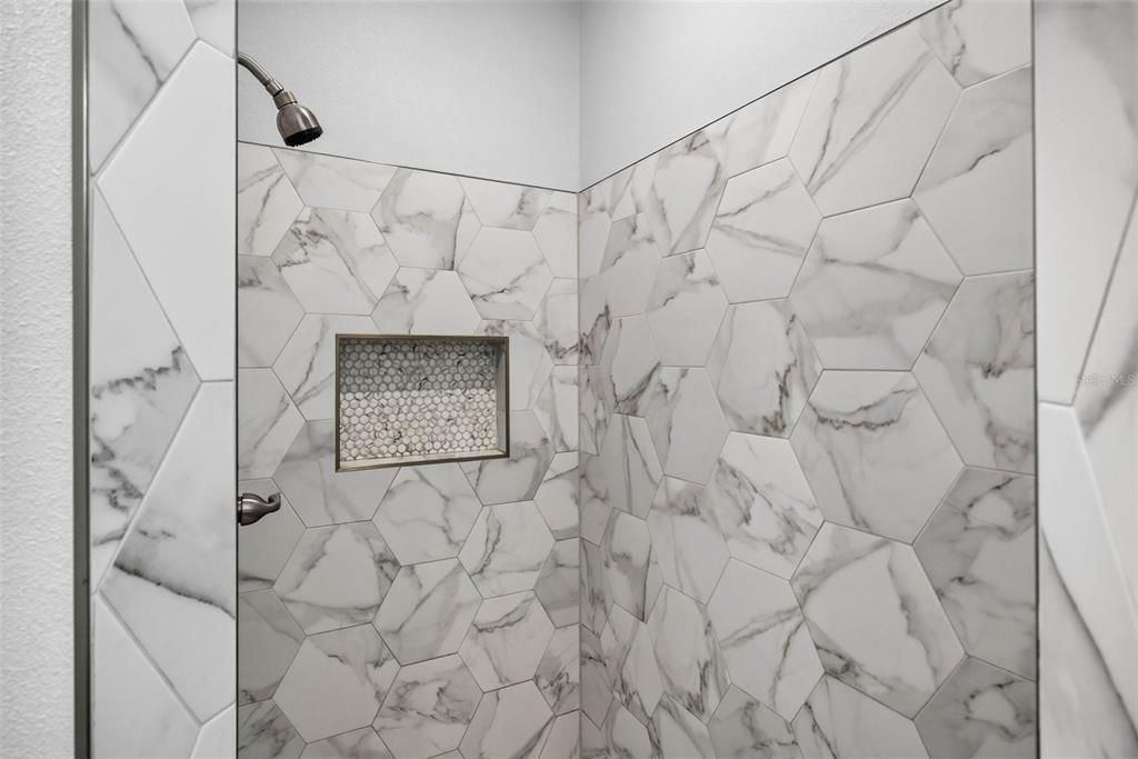 Под контрактом: $375,000 (4 спален, 2 ванн, 1905 Квадратных фут)