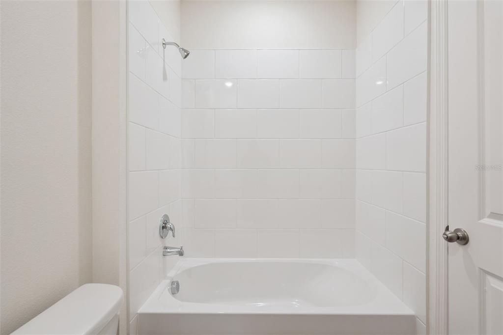 На продажу: $427,990 (4 спален, 3 ванн, 2336 Квадратных фут)
