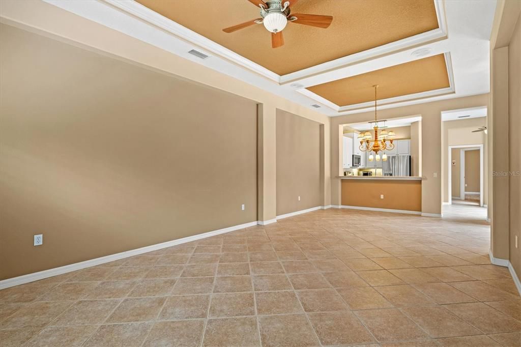 Activo con contrato: $330,000 (3 camas, 3 baños, 1609 Pies cuadrados)