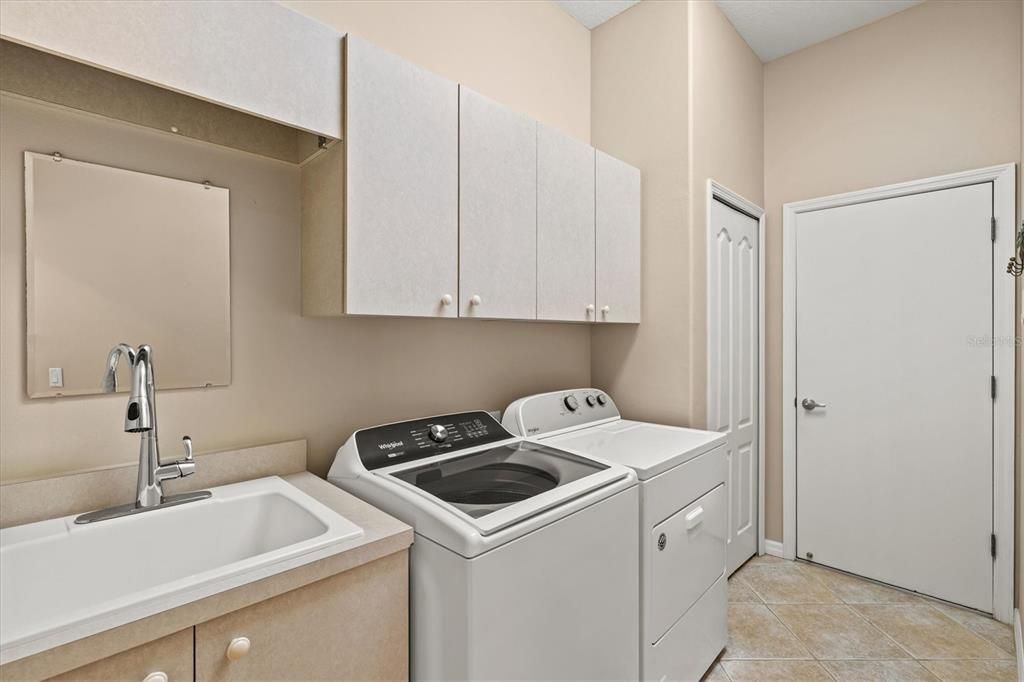 Activo con contrato: $330,000 (3 camas, 3 baños, 1609 Pies cuadrados)