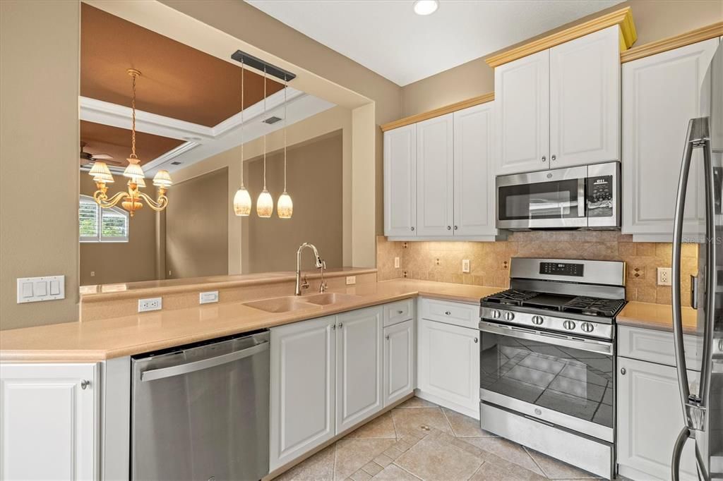 Activo con contrato: $330,000 (3 camas, 3 baños, 1609 Pies cuadrados)