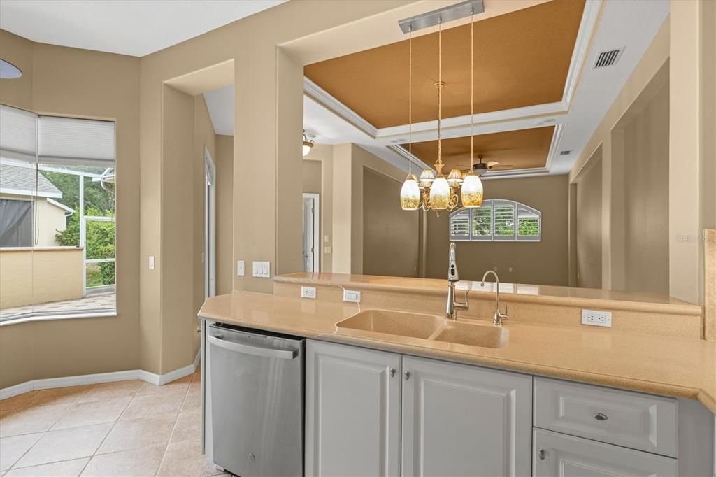 Activo con contrato: $330,000 (3 camas, 3 baños, 1609 Pies cuadrados)