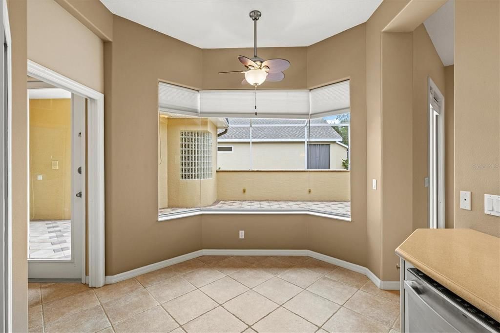 Activo con contrato: $330,000 (3 camas, 3 baños, 1609 Pies cuadrados)