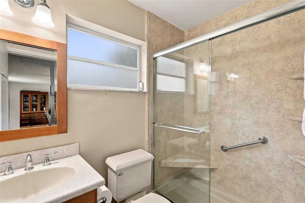 На продажу: $135,000 (2 спален, 1 ванн, 684 Квадратных фут)