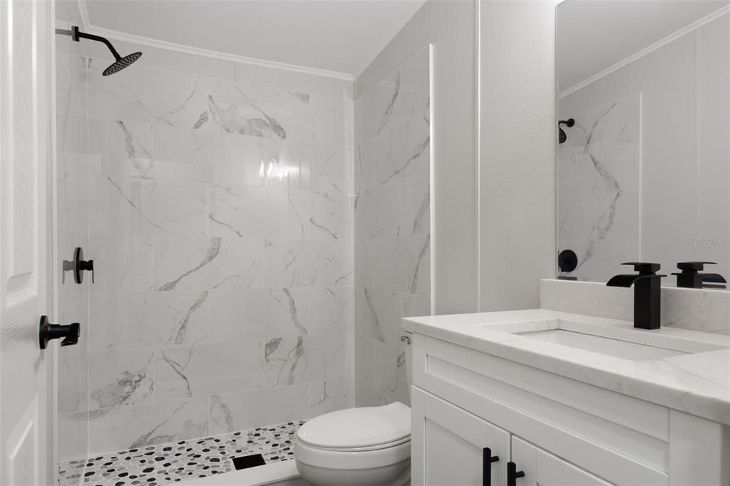 На продажу: $219,950 (3 спален, 2 ванн, 1296 Квадратных фут)