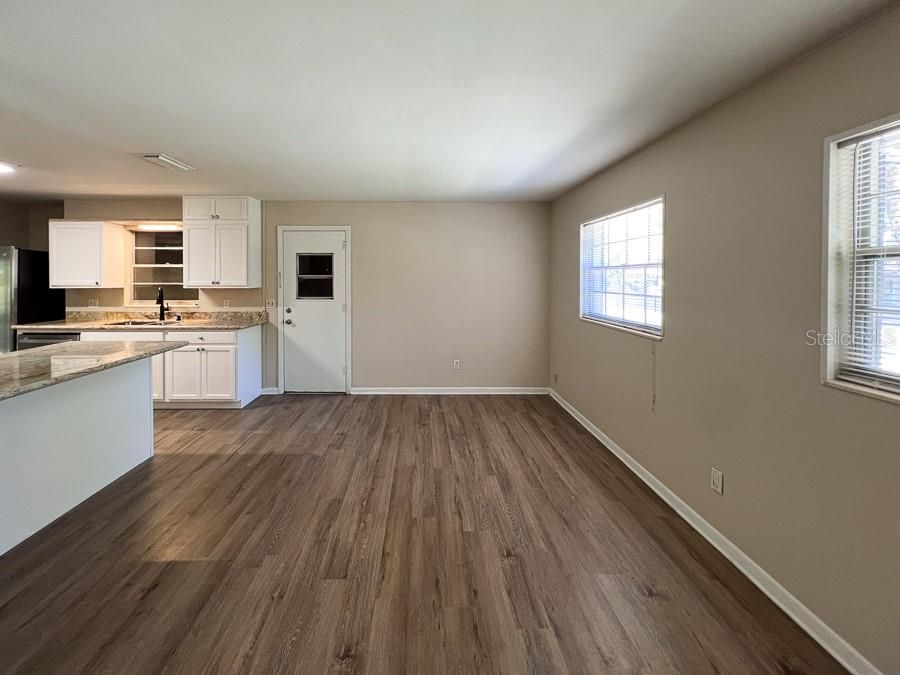 For Rent: $2,450 (4 beds, 2 baths, 1876 Square Feet)