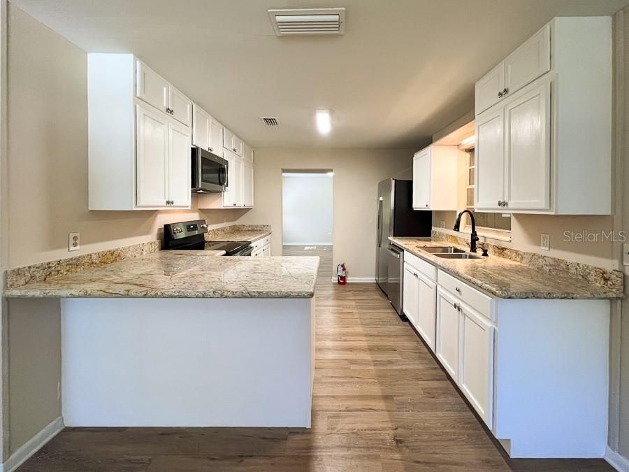 For Rent: $2,450 (4 beds, 2 baths, 1876 Square Feet)
