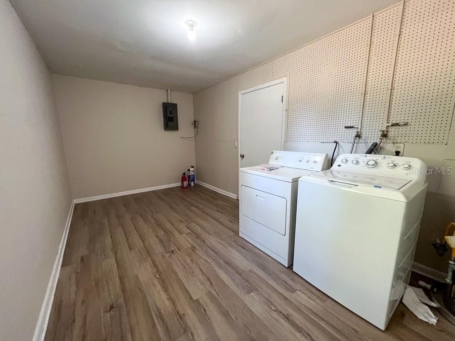 For Rent: $2,450 (4 beds, 2 baths, 1876 Square Feet)