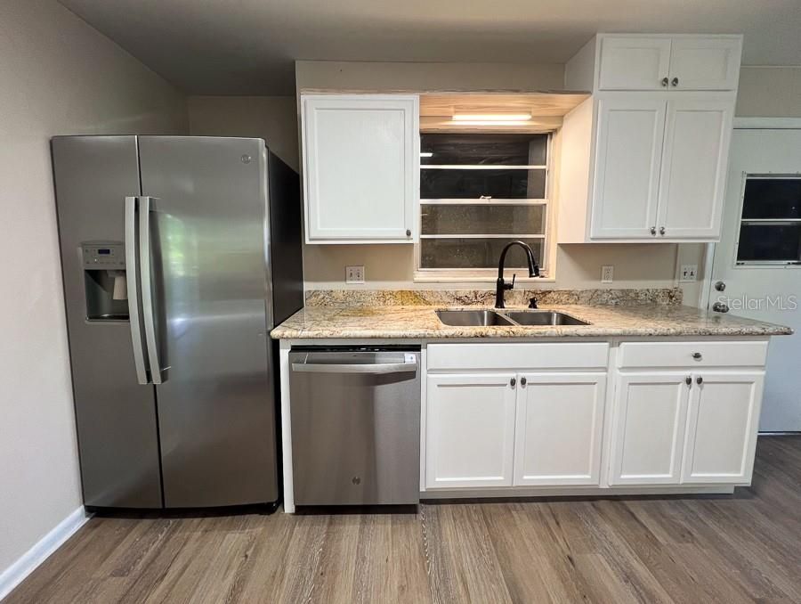 For Rent: $2,450 (4 beds, 2 baths, 1876 Square Feet)