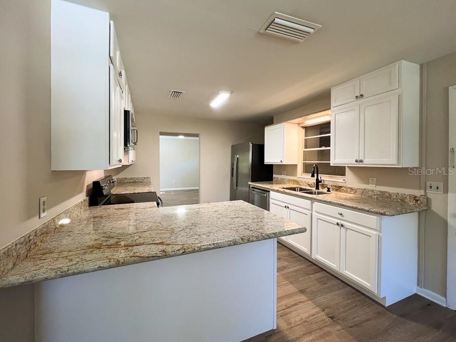 For Rent: $2,450 (4 beds, 2 baths, 1876 Square Feet)
