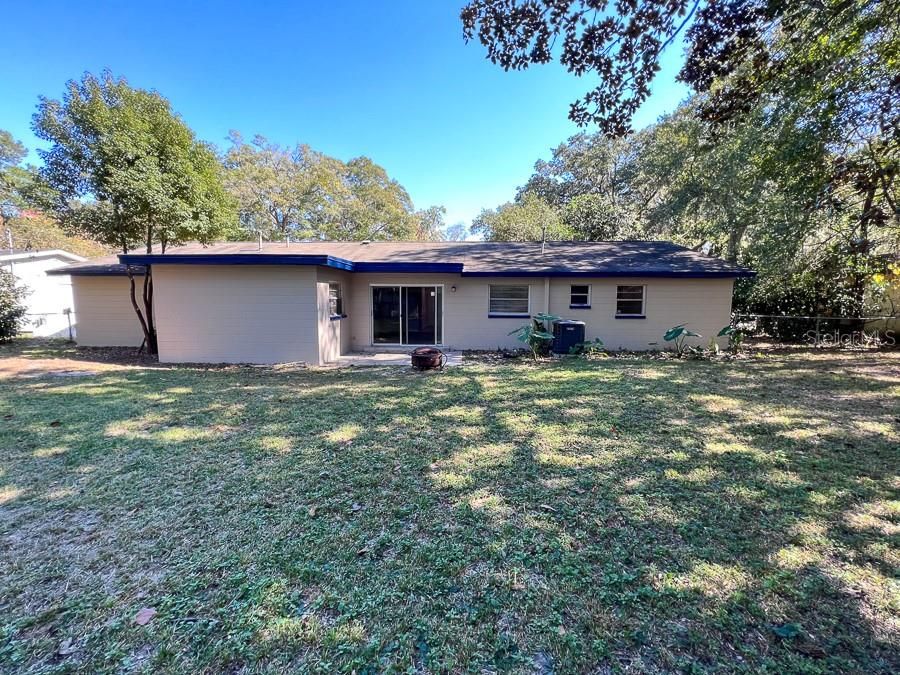 For Rent: $2,450 (4 beds, 2 baths, 1876 Square Feet)