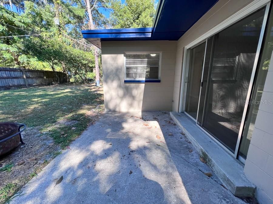 For Rent: $2,450 (4 beds, 2 baths, 1876 Square Feet)