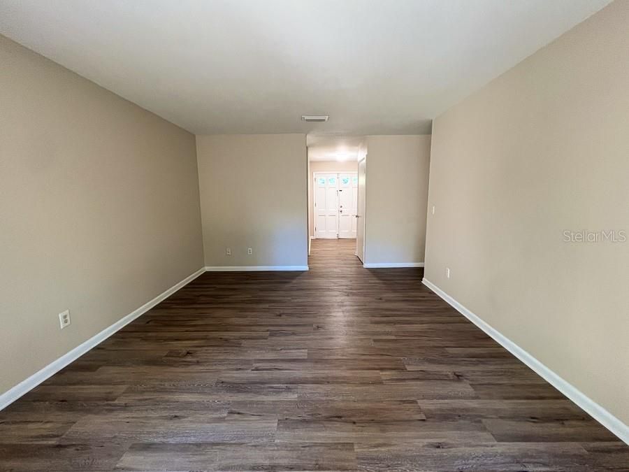 For Rent: $2,450 (4 beds, 2 baths, 1876 Square Feet)