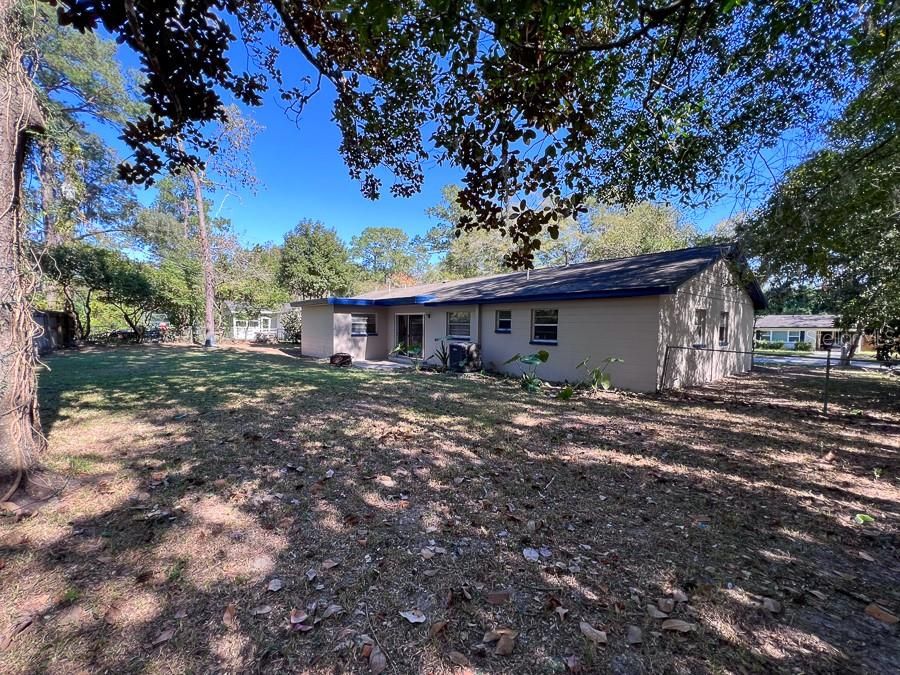 For Rent: $2,450 (4 beds, 2 baths, 1876 Square Feet)