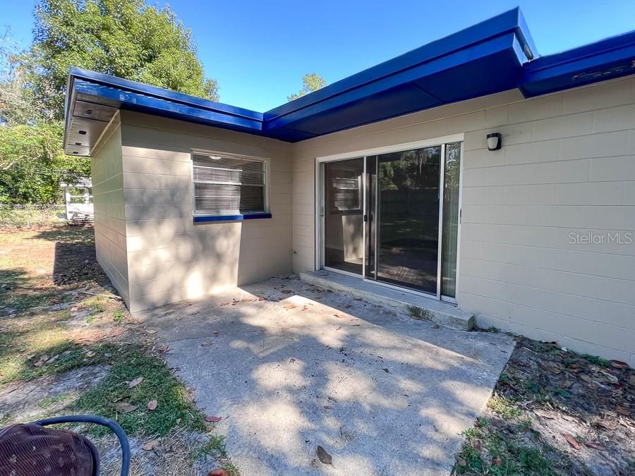 For Rent: $2,450 (4 beds, 2 baths, 1876 Square Feet)