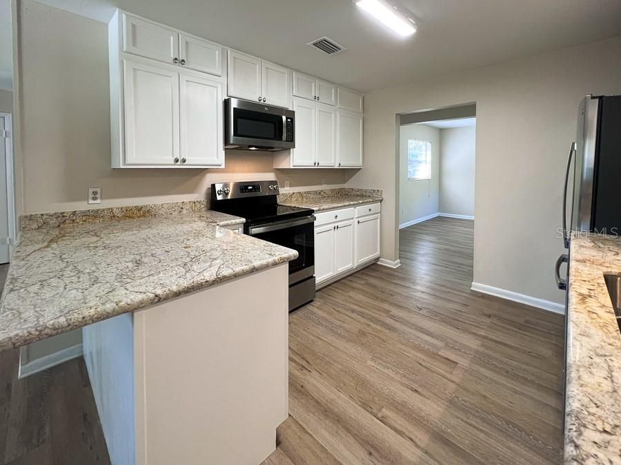 For Rent: $2,450 (4 beds, 2 baths, 1876 Square Feet)
