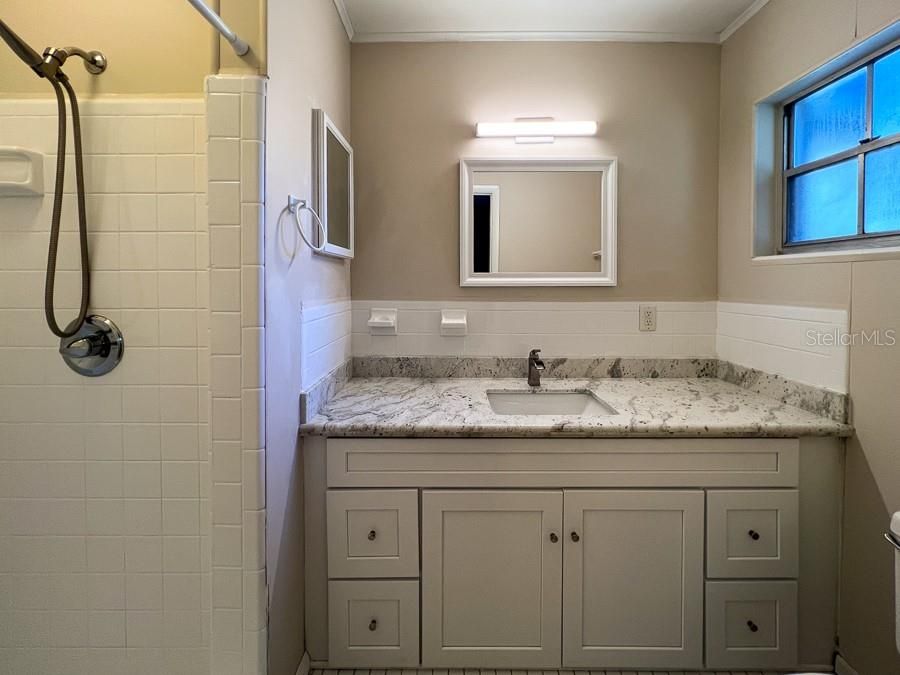 For Rent: $2,450 (4 beds, 2 baths, 1876 Square Feet)
