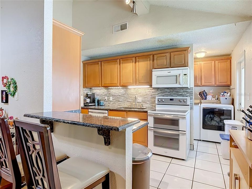 En Venta: $330,000 (4 camas, 2 baños, 1484 Pies cuadrados)
