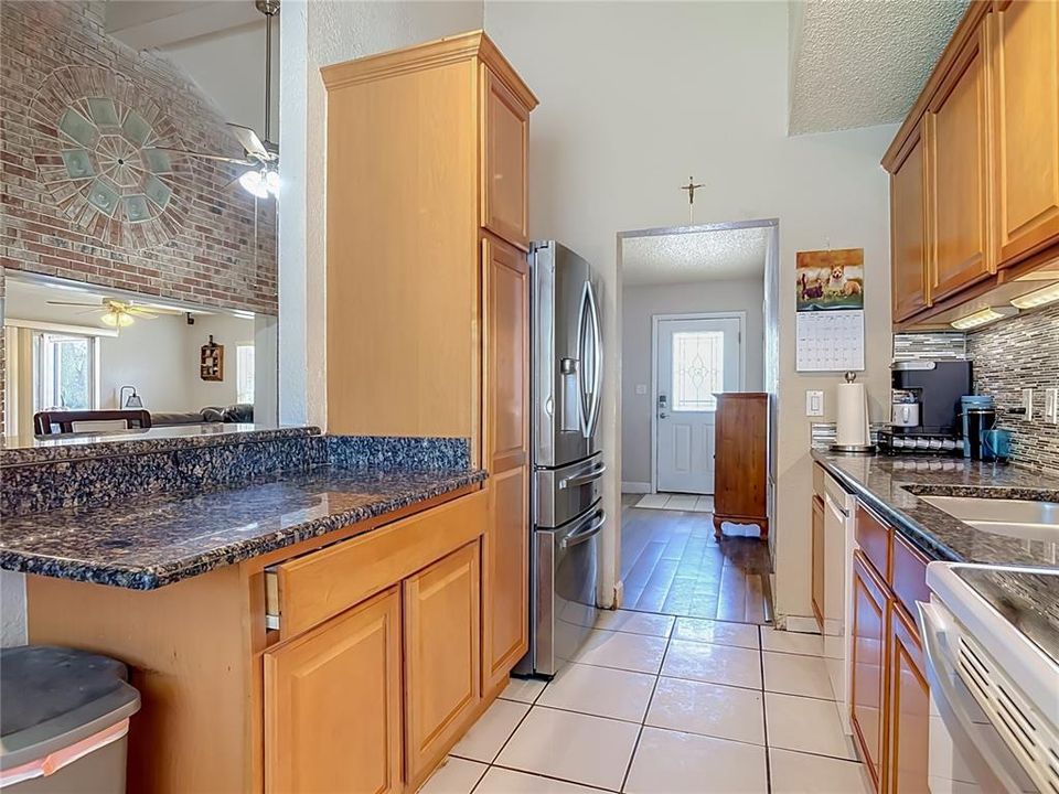 En Venta: $330,000 (4 camas, 2 baños, 1484 Pies cuadrados)