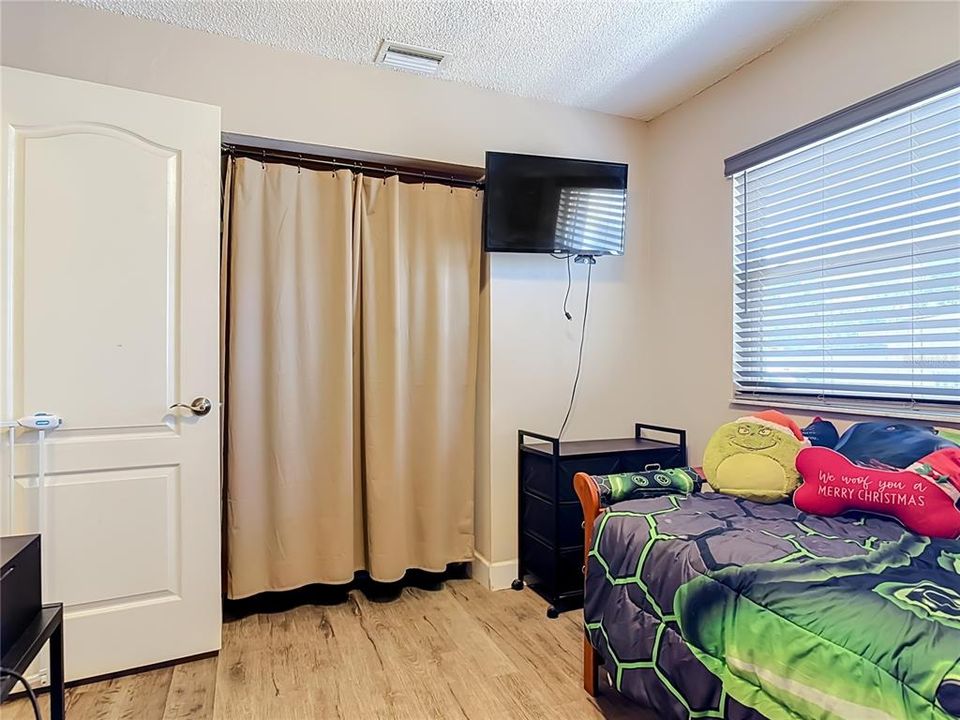 En Venta: $330,000 (4 camas, 2 baños, 1484 Pies cuadrados)