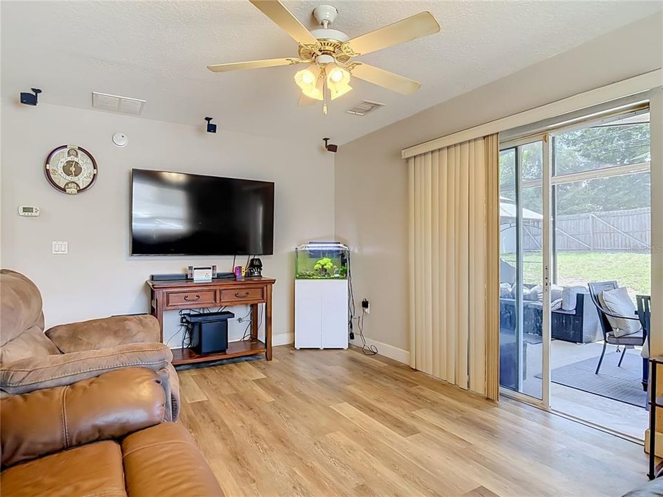 En Venta: $330,000 (4 camas, 2 baños, 1484 Pies cuadrados)