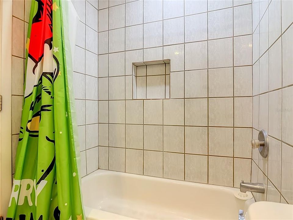 En Venta: $330,000 (4 camas, 2 baños, 1484 Pies cuadrados)