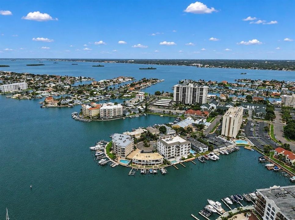 На продажу: $420,000 (2 спален, 2 ванн, 784 Квадратных фут)