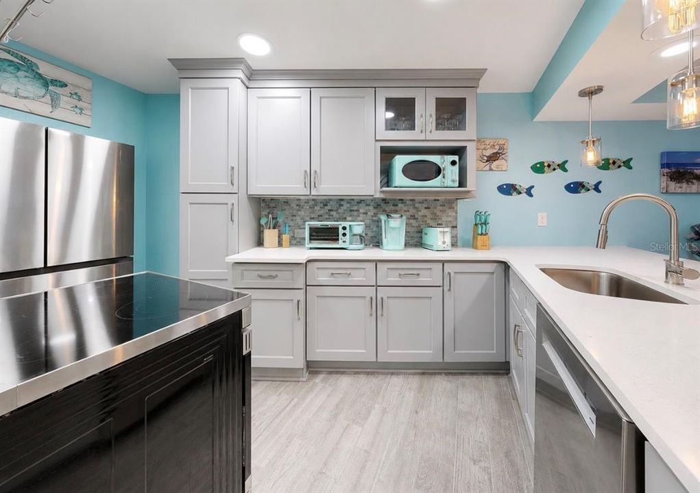 На продажу: $420,000 (2 спален, 2 ванн, 784 Квадратных фут)