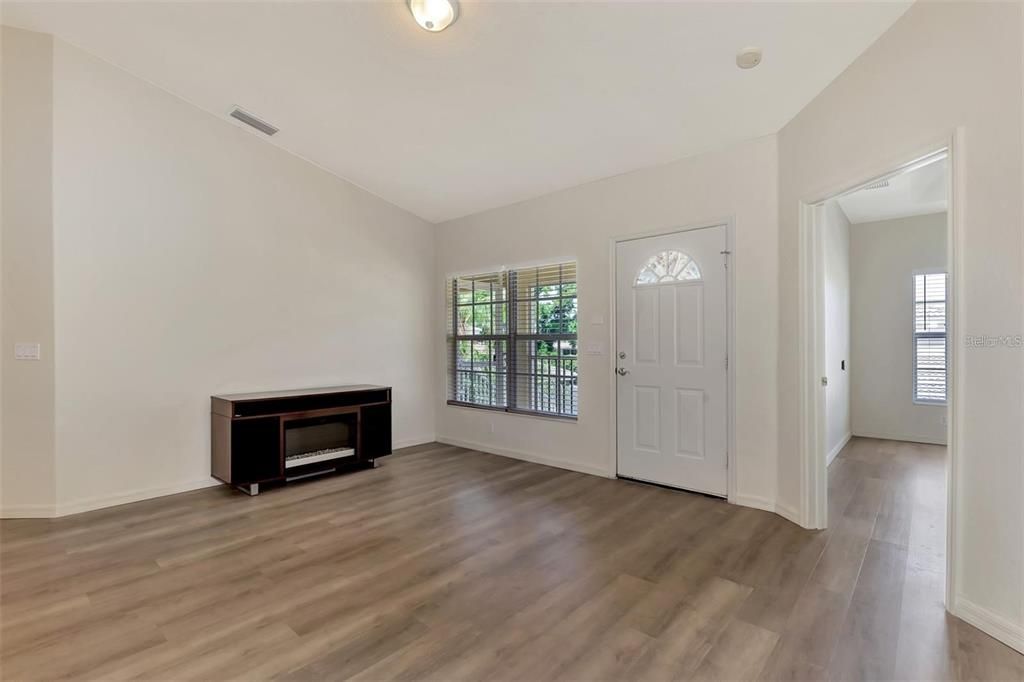 For Rent: $2,200 (2 beds, 2 baths, 1235 Square Feet)