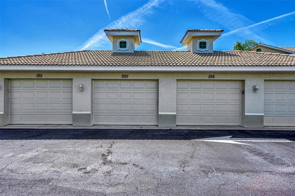 For Rent: $2,200 (2 beds, 2 baths, 1235 Square Feet)