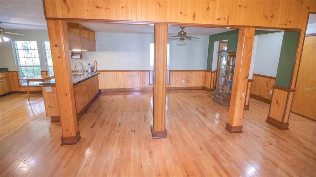 На продажу: $599,000 (3 спален, 2 ванн, 1918 Квадратных фут)