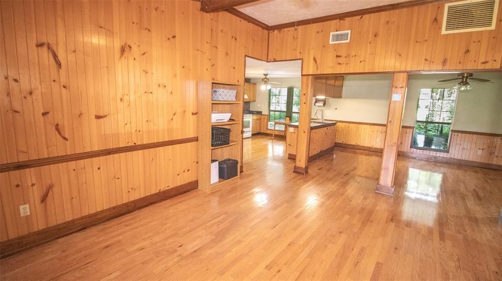 На продажу: $599,000 (3 спален, 2 ванн, 1918 Квадратных фут)